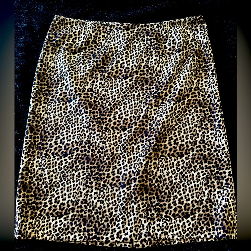 Great condition, leopard pencil skirt